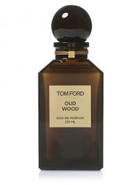 An exotic rosewood and cardamom, blended with exuberant Chinese pepper, envelop the wearer in warmth. Eventually, the center exposes a smokey blend of rare oud wood, sandalwood and vetiver. Finally, the creamy scents of tonka bean, vanilla and amber are revealed. An exotic rosewood and cardamom, blended with exuberant Chinese pepper, envelop the wearer in warmth. Eventually, the center exposes a smokey blend of rare oud wood, sandalwood and vetiver. Finally, the creamy scents of tonka bean, vanilla and amber are revealed.