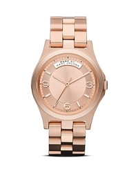 A cool logo plaque details this MARC BY MARC JACOBS watch, which is classically styled in plated metal and set on a matching bracelet.