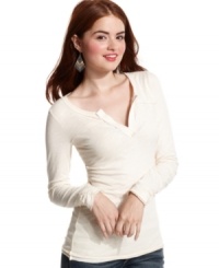 Sprawling crochet-knit back design infuses boho-cute style into this comfy, slub-knit top from Eyeshadow! Sprawling crochet-knit back design infuses boho-cute style into this comfy, slub-knit top from Eyeshadow!