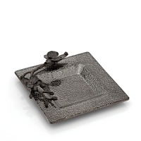 The Black Orchid Collection takes its inspiration from the intricacies of form and texture found in foliage from around the world. By interpreting plant forms in cast metal, Aram presents work which is evocative of a natural environment transformed and redefined. The Black Orchid Collection takes its inspiration from the intricacies of form and texture found in foliage from around the world. By interpreting plant forms in cast metal, Aram presents work which is evocative of a natural environment transformed and redefined.