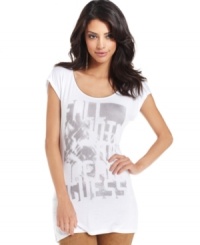 A sultry spin on a staple, fringe and chain hardware trim up the edge on this GUESS? T-shirt -- perfectly paired with the season's sleek skinny jeans! A sultry spin on a staple, fringe and chain hardware trim up the edge on this GUESS? T-shirt -- perfectly paired with the season's sleek skinny jeans!