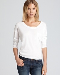 Update your wardrobe basics with this super-soft rag & bone/JEAN tee--the perfect partner to your weekend denim.