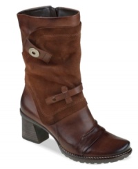 Fall in love with worn-in look of Earth's Chinook booties. With multi-density latex cushioning, a padded heel and latex arch support, comfort is certainly not an afterthought. Fall in love with worn-in look of Earth's Chinook booties. With multi-density latex cushioning, a padded heel and latex arch support, comfort is certainly not an afterthought.