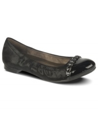 Rugged all-around with a shiny cap toe. Naturalizer's Oriel flats add depth to your look. Rugged all-around with a shiny cap toe. Naturalizer's Oriel flats add depth to your look.
