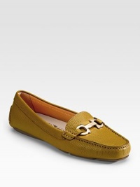 Pebbled leather made in Italy with the classic horsebit logo at the vamp.Leather lining and sole Padded insole Made in ItalyOUR FIT MODEL RECOMMENDS ordering true size. Pebbled leather made in Italy with the classic horsebit logo at the vamp.Leather lining and sole Padded insole Made in ItalyOUR FIT MODEL RECOMMENDS ordering true size.