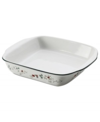 A classic holly print and tree-green banding make this Pfaltzgraff Winterberry baker a festive addition to holiday tables. A classic holly print and tree-green banding make this Pfaltzgraff Winterberry baker a festive addition to holiday tables.