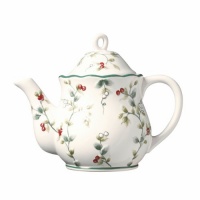 Pfaltzgraff Winterberry Sculpted Teapot Pfaltzgraff Winterberry Sculpted Teapot