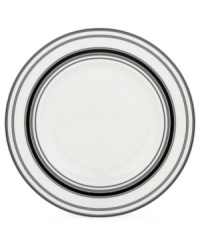 Bold black and white stripes create a crisp, graphic pattern that lends your tabletop a touch of modern sophistication.