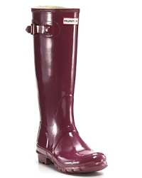 Make a splash in gorgeous, glossy Hunter Boots in a rich new hue. Make a splash in gorgeous, glossy Hunter Boots in a rich new hue.