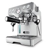 A java enthusiast's dream, this professional-grade espresso machine brings café culture home. Using a 15-bar Triple Prime pump, three bursts of hot water are automatically released into the filter head, allowing the machine to extract more cream for velvety, full-bodied americanos, cappuccinos and lattes.