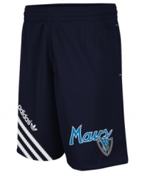 Take it to the hoop! You'll channel the skills of your favorite Dallas team in these comfortable Mavericks NBA shorts from adidas. Take it to the hoop! You'll channel the skills of your favorite Dallas team in these comfortable Mavericks NBA shorts from adidas.