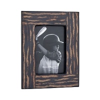 An inlay of coco twigs lacquered in high gloss lends a natural touch to those perfect pictures you want to preserve and display. An inlay of coco twigs lacquered in high gloss lends a natural touch to those perfect pictures you want to preserve and display.