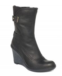 Timberland's Stratham Heights wedge boots add just enough height to your cool-weather style. Timberland's Stratham Heights wedge boots add just enough height to your cool-weather style.