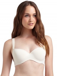 THE LOOKAdjustable shoulder straps convert from crisscross to halterSeamless molded microfiber cups with underwire supportSmooth, sleek designSide boningElastic hemAdjustable back hook-and-eye closureTHE MATERIALNylon/elastaneFully linedCARE & ORIGINHand washImported THE LOOKAdjustable shoulder straps convert from crisscross to halterSeamless molded microfiber cups with underwire supportSmooth, sleek designSide boningElastic hemAdjustable back hook-and-eye closureTHE MATERIALNylon/elastaneFully linedCARE & ORIGINHand washImported