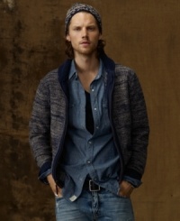 Collective and cool with a weathered heather effect, this full-zip offers the warmth of a jacket with the easygoing appeal of a seasons-old sweater. Collective and cool with a weathered heather effect, this full-zip offers the warmth of a jacket with the easygoing appeal of a seasons-old sweater.