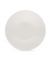 Full of possibilities, mini plates from Noritake's ultra-versatile collection of Colorwave white dinnerware are crafted of hardy stoneware with a half glossy, half matte finish in pure white. Mix and match with square shapes or any of the other Colorwave shades.