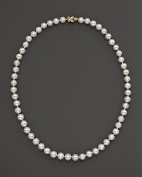 The classic freshwater pearl necklace is a must-have for the season of power pearls. The classic freshwater pearl necklace is a must-have for the season of power pearls.