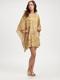 A classic exotic design inspired by the beloved caftan, featuring chic muted colors and a beyond-flattering silhouette. BoatneckKimono sleevesPull-on style85% nylon/15% metallic threadDry cleanMade in Italy