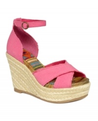 Summer's boldest color palette amps up this traditional espadrille silhouette. Rocket Dog's Clara sandals combine girl next door with Caribbean cabana flair. Summer's boldest color palette amps up this traditional espadrille silhouette. Rocket Dog's Clara sandals combine girl next door with Caribbean cabana flair.