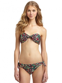 THE LOOKAbstract print with metallic touchesBandeau top gathered by a center knotPadded cups with side boningBack clasp closureTHE MATERIAL80% nylon/20% spandexFully linedCARE & ORIGINHand washImportedPlease note: Bikini bottom sold separately. THE LOOKAbstract print with metallic touchesBandeau top gathered by a center knotPadded cups with side boningBack clasp closureTHE MATERIAL80% nylon/20% spandexFully linedCARE & ORIGINHand washImportedPlease note: Bikini bottom sold separately.
