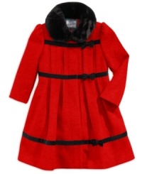 Traditional and chic, this S. Rothschild jacket lets her rock a lovely look that's perfect for exploring the city or traveling in the country. Traditional and chic, this S. Rothschild jacket lets her rock a lovely look that's perfect for exploring the city or traveling in the country.