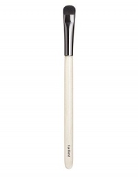 A short, tapered brush designed for blending eye shades. Made of luxuriously soft pony hair. Made in USA. A short, tapered brush designed for blending eye shades. Made of luxuriously soft pony hair. Made in USA.