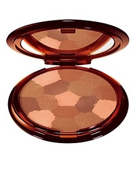 Sheer bronzing powder. Whether you're a fair blonde or a dark brunette, you'll love this new sun-kissed powder, ideal for all skin types. This ingenious mosaic of 5 shades of compact powder, with both matte and pearly effects, can be used to create and adjust a natural, healthy glow. Sheer bronzing powder. Whether you're a fair blonde or a dark brunette, you'll love this new sun-kissed powder, ideal for all skin types. This ingenious mosaic of 5 shades of compact powder, with both matte and pearly effects, can be used to create and adjust a natural, healthy glow.