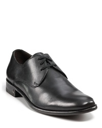 This handsome dress shoe plays the field with more pronounced stitching details and a peace sign logo at the side heel. This handsome dress shoe plays the field with more pronounced stitching details and a peace sign logo at the side heel.