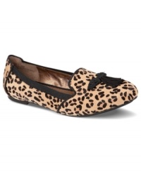 Trendy with a subtle sheen. The Karie flats by Me Too feature an almond toe and tassel detail on the vamp. Trendy with a subtle sheen. The Karie flats by Me Too feature an almond toe and tassel detail on the vamp.