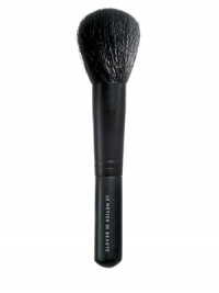 A luxurious brush made of 100% natural goat hair, for a polished and flawless makeup application.  Crafted by master artisans, Le Métier de Beauté Master Brush Collection includes the tools every woman needs for exemplary professional cosmetic application.