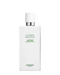 Faithful to the original fruity, vegetal, floral scent of Un Jardin sur le Toit. Unctuous, easily absorbed texture that instantly soothes and softens the skin. Faithful to the original fruity, vegetal, floral scent of Un Jardin sur le Toit. Unctuous, easily absorbed texture that instantly soothes and softens the skin.