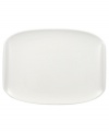 With a soft rectangular shape and modern coupe rim, this salad plate elegantly serves any salad or starter. Customize your own table arrangement with other pieces from the sleek Urban Nature collection from Villeroy & Boch.