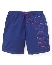 Catch the wave with an exciting contrast of colors on this fun-in-the-sun pair of swim trunks from BOSS Black. Catch the wave with an exciting contrast of colors on this fun-in-the-sun pair of swim trunks from BOSS Black.