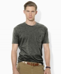 An essential short-sleeved T-shirt is cut for a comfortable classic fit from smooth combed cotton jersey with a pointed pocket at the chest. An essential short-sleeved T-shirt is cut for a comfortable classic fit from smooth combed cotton jersey with a pointed pocket at the chest.