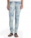 Levi's infuses acid wash jeans with au-courant attitude in this pair of low-rise skinny denim! Looks great with sandals and a tee for style that's chic without trying!