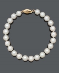 A simple strand of pearls provides a look of elegance and refinement for any occasion. Bracelet features AA Akoya cultured pearls (7-7-1/2 mm) with a 14k gold clasp. Approximate length: 7-1/2 inches.