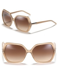 Exude glamorous style in these oversized frames with Burberry's signature check at temples. Exude glamorous style in these oversized frames with Burberry's signature check at temples.