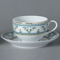 Indulge yourself in color, charm and elegance. A perfect balance of florals and delicate design between borders of gold. Indulge yourself in color, charm and elegance. A perfect balance of florals and delicate design between borders of gold.
