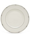 An art deco inspired design, platinum trim and metallic dots lend the Westerly Platinum dinner plates sophisticated polish. This versatile Lenox collection perfectly coordinates with a variety of stemware and table linens.