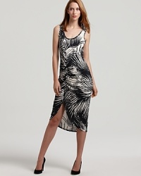 A high-contrast print of palm leaves in black and white, alluring ruching, and a dramatic side slit add up to a powerful presence in this Karen Kane dress. A high-contrast print of palm leaves in black and white, alluring ruching, and a dramatic side slit add up to a powerful presence in this Karen Kane dress.