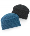 Don't let your look fall flat. Top it off with the sleek warmth of this ribbed beanie cap from Timberland.