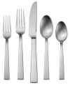 Simply modern, this top-quality 18/10 stainless steel flatware from Oneida's collection of place settings flows seamlessly from weeknight meals to stylish gatherings.