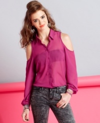 Flaunt your trend-forward style in this killer top from Ali & Kris! Features shoulder cutouts and the season's must-have sheer chiffon design. Flaunt your trend-forward style in this killer top from Ali & Kris! Features shoulder cutouts and the season's must-have sheer chiffon design.