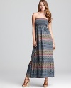 From the strapless silhouette to the maxi length, this vividly printed Element dress defines chic summer style.