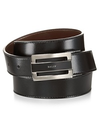 With its sharp-edged silver buckle, the Bally Fabazia belt adds a modern touch to your professional attire.