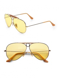 A vivid update to the classic aviator style, crafted in sleek, sophisticated metal and acetate with prominent top bar. Available in gold with ambermatic lens.Metal temples100% UV protectionMade in Italy