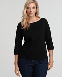 Keep everyday looks casual while still exuding ultra refinement in this Eileen Fisher tee. Keep everyday looks casual while still exuding ultra refinement in this Eileen Fisher tee.