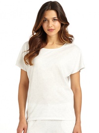 THE LOOKShort sleevesPullover styleTHE FITAbout 26 from shoulder to hemTHE MATERIALPima cottonCARE & ORIGINMachine washImported THE LOOKShort sleevesPullover styleTHE FITAbout 26 from shoulder to hemTHE MATERIALPima cottonCARE & ORIGINMachine washImported