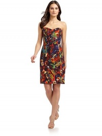 THE LOOKStrapless sweetheart necklineStructured bodiceAllover floral printBack zip closureFully linedTHE FITAbout 23 from natural waistTHE MATERIALCottonCARE & ORIGINDry cleanImportedModel shown is 5'10 (178cm) wearing US size 4. THE LOOKStrapless sweetheart necklineStructured bodiceAllover floral printBack zip closureFully linedTHE FITAbout 23 from natural waistTHE MATERIALCottonCARE & ORIGINDry cleanImportedModel shown is 5'10 (178cm) wearing US size 4.