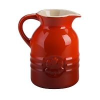 Made from the same high quality stoneware as all Le Creuset products its high temperature firing and multilayer glaze doesn't absorb odors or flavors. Made from the same high quality stoneware as all Le Creuset products its high temperature firing and multilayer glaze doesn't absorb odors or flavors.